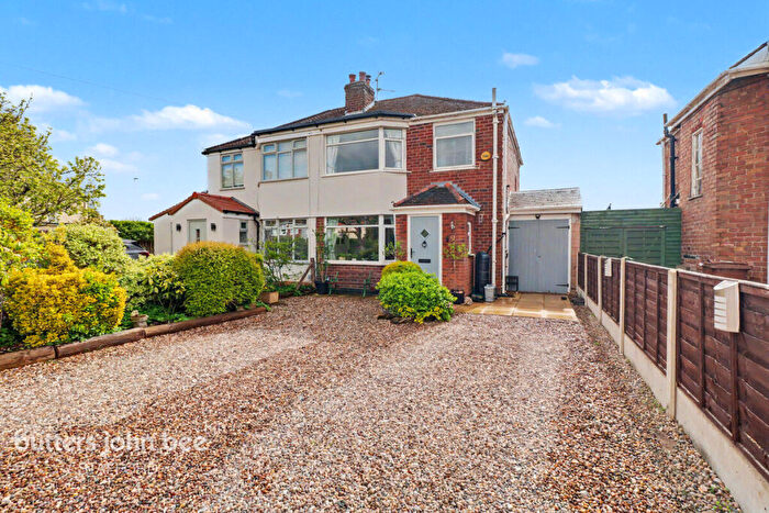 3 Bedroom Semi Detached House For Sale In Fonthil Road, Stafford, ST16