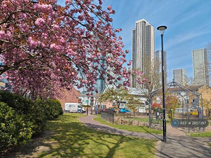 3 Bedroom End Of Terrace House To Rent In Hickin St, London, E14