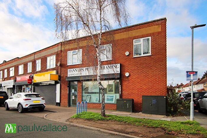 2 Bedroom Flat For Sale In Cheshunt Wash, Cheshunt, EN8