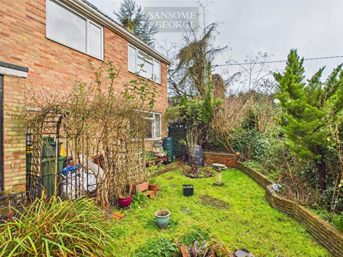 4 Bedroom Detached House For Sale In The Dell, Kingsclere, Newbury, Hampshire, RG20