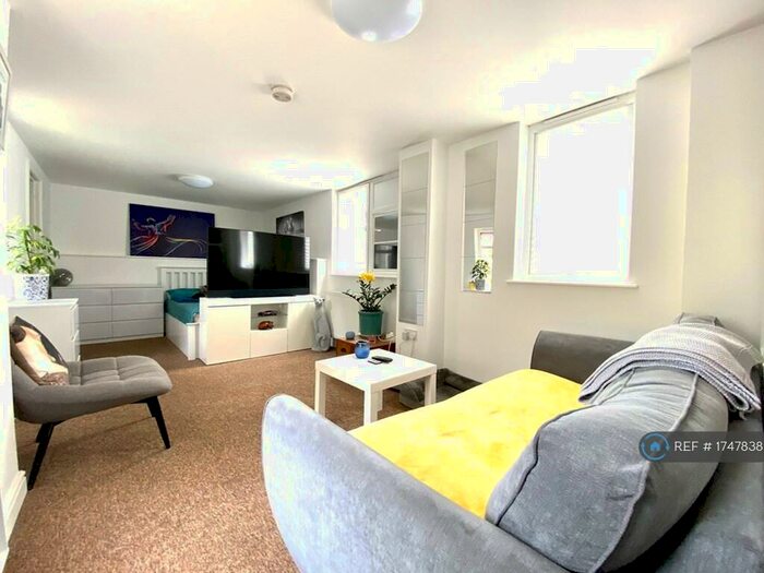 Studio To Rent In Baker Street, Enfield, EN1