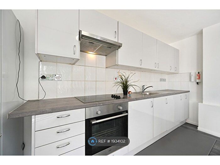 4 Bedroom Flat To Rent In Milland House, London, SW15