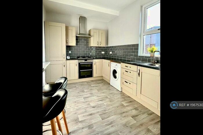 1 Bedroom Flat To Rent In Whitehall Road, Leeds, LS12