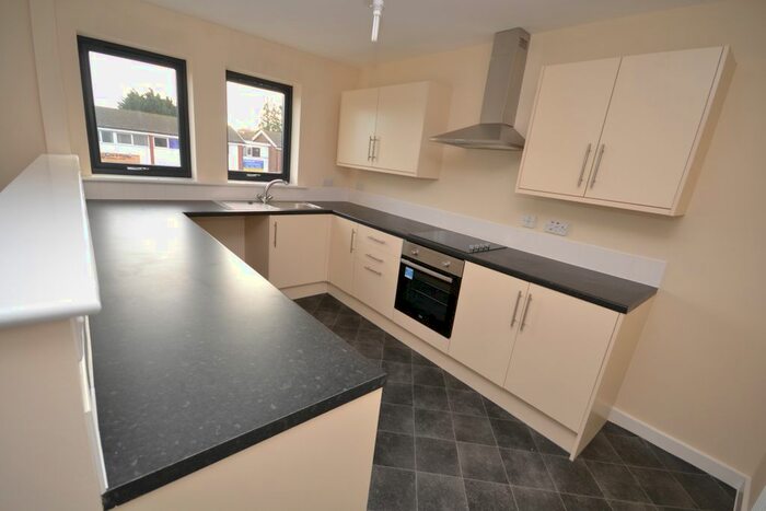 2 Bedroom Flat To Rent In Bramcote Lane, Wollaton, Nottingham, NG8