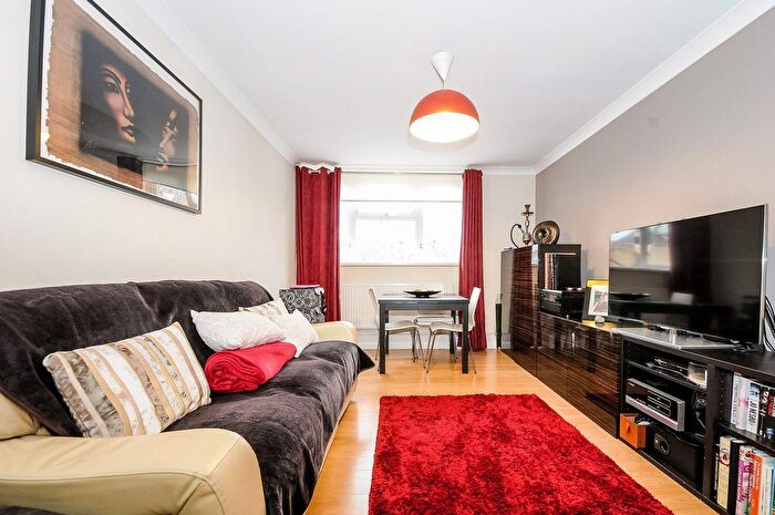 1 Bedroom Flat To Rent In Wayford Street, London, SW11