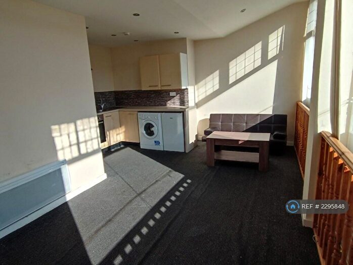 1 Bedroom Flat To Rent In Rawson Place, Bradford, BD1