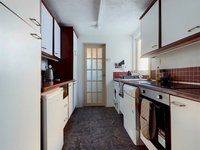 1 Bedroom Flat To Rent In Queens Park Road, BN2