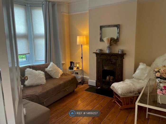 4 Bedroom Semi-Detached House To Rent In Priory Road, Dartford, DA1