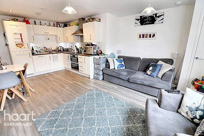 1 Bedroom Flat For Sale In Marine Crescent, Hainault, IG6