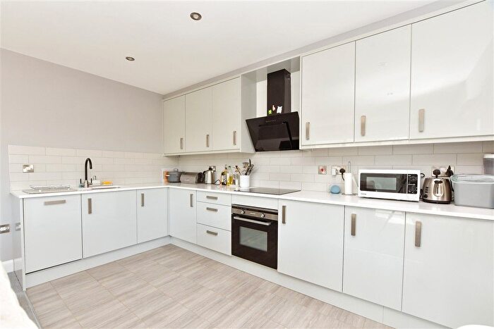 2 Bedroom Flat For Sale In South Street, Dorking, Surrey, RH4