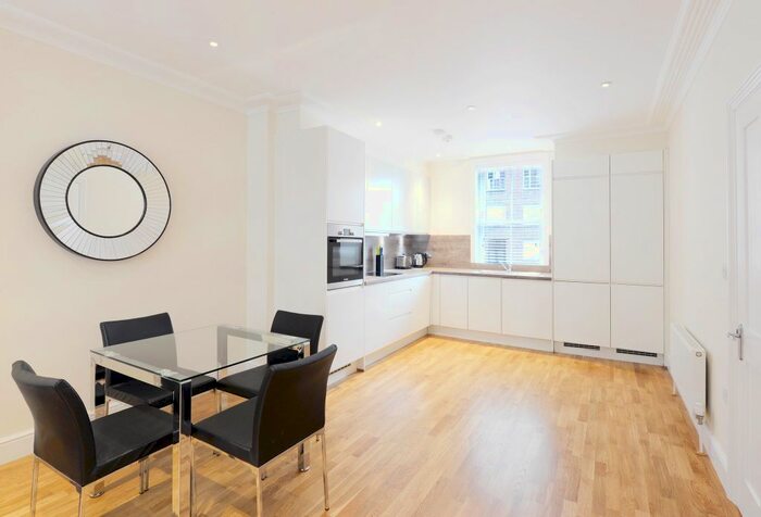 3 Bedroom Flat To Rent In Hamlet Gardens, London, W6