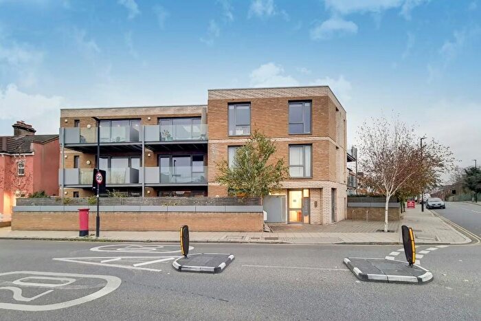 2 Bedroom Apartment For Sale In Glendon Apartments, Gipsy Road, London, SE27