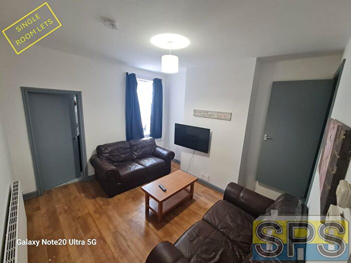 4 Bedroom Terraced House To Rent In Carlton Road, Stoke-On-Trent, ST4