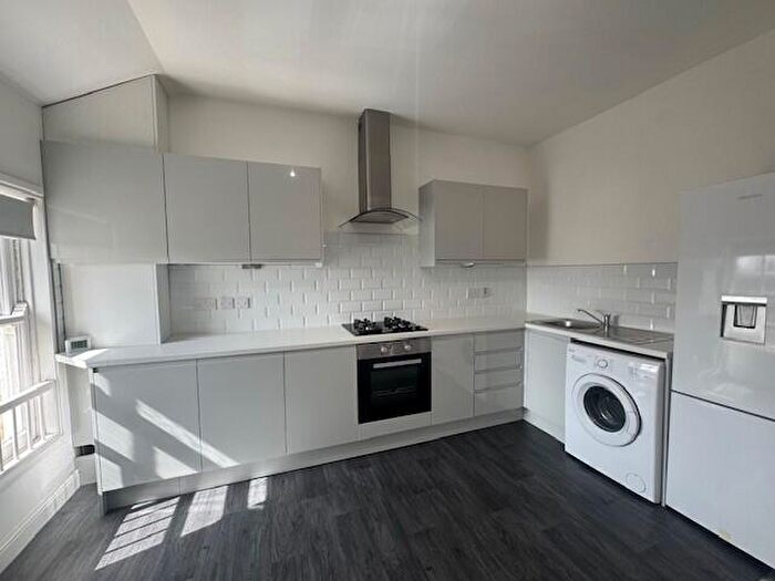 2 Bedroom Apartment To Rent In Mannering Road, L17