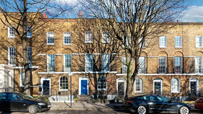 2 Bedroom Flat For Sale In Canonbury Road, London, N1