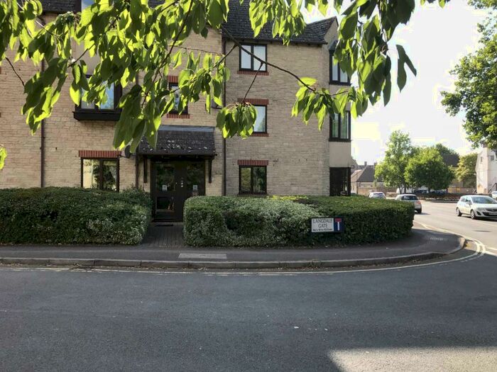 1 Bedroom Flat To Rent In Evenlode Court, Witney, OX28