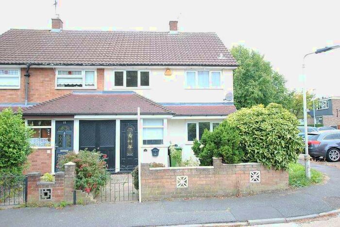 3 Bedroom Semi-Detached House To Rent In Clickett Side, Basildon, Essex, SS14