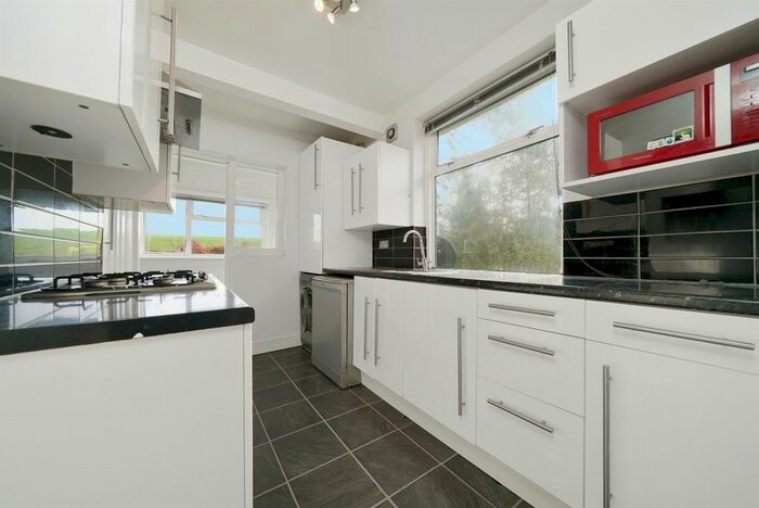 2 Bedroom Maisonette To Rent In Braemer Avenue, Neasden, London, NW10