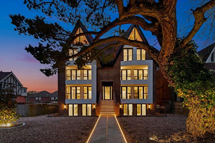 3 Bedroom Flat To Rent In Shorncliffe Road, Folkestone, CT20