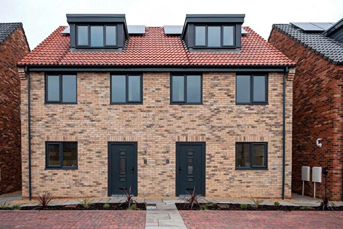 3 Bedroom Town House To Rent In Barnwell Place, Alveston, Bristol, BS35