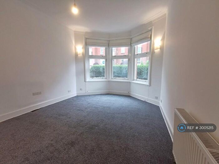 2 Bedroom Flat To Rent In Trefoil Avenue, Glasgow, G41