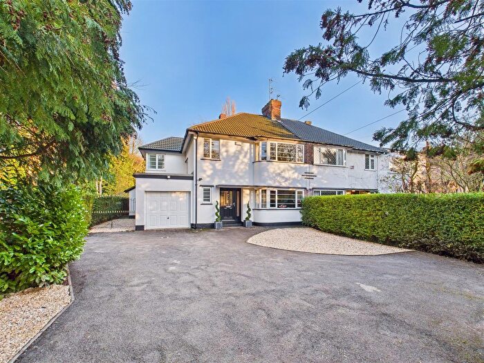 4 Bedroom Semi Detached House For Sale In Beverley Road, Anlaby, HU10