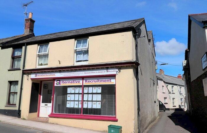 1 Bedroom Flat To Rent In Chapel Street, Holsworthy, EX22