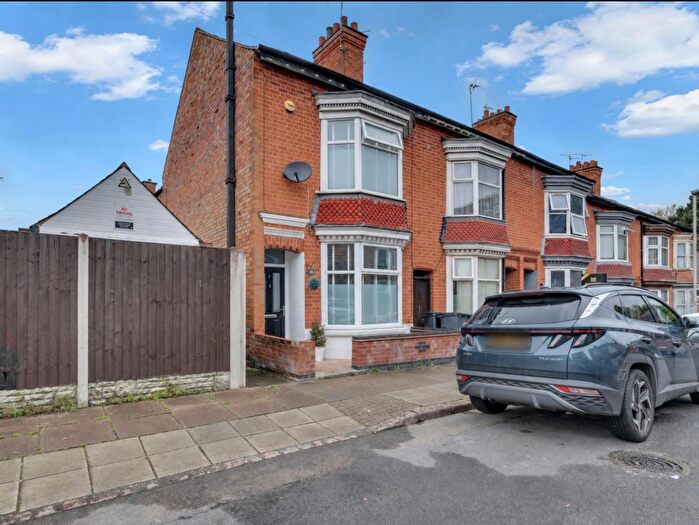 4 Bedroom Semi-Detached House For Sale In Bramley Road, Leicester, LE3