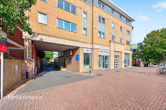 2 Bedroom Flat For Sale In Balham High Road, London, SW17