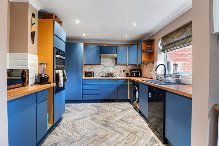 3 Bedroom Detached House For Sale In Chatsworth Drive, Wellingborough, Northamptonshire, NN8