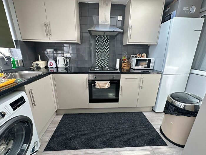 Studio To Rent In Whittington Avenue, Hayes, UB4