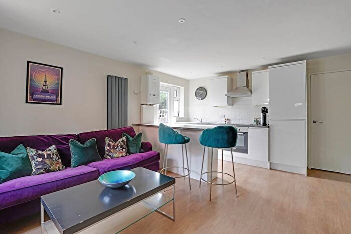 1 Bedroom Flat For Sale In Collingwood Close, Anerley, London, SE20