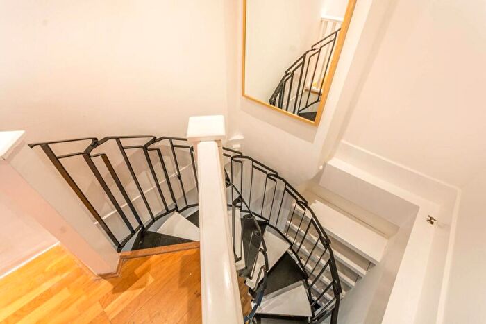 2 Bedroom Flat For Sale In Bell Street, Baker Street, London, NW1