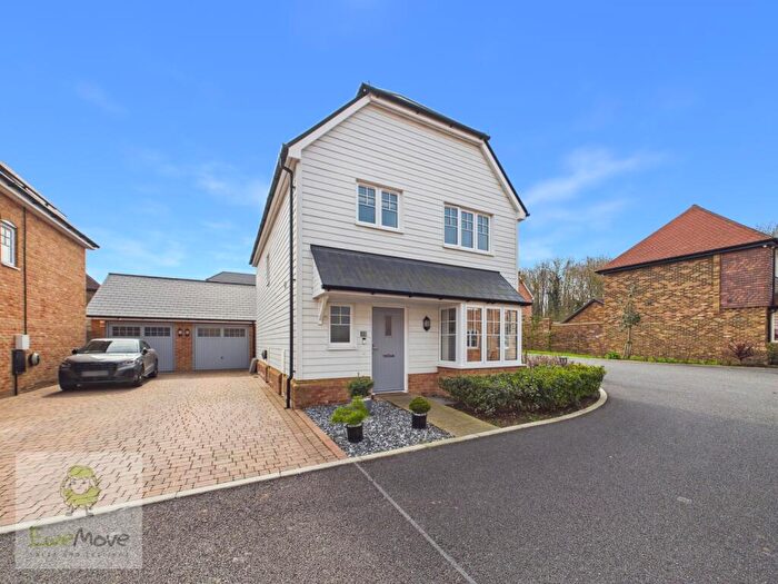 3 Bedroom Detached House For Sale In Jury Drive, Chattenden, Rochester, ME3