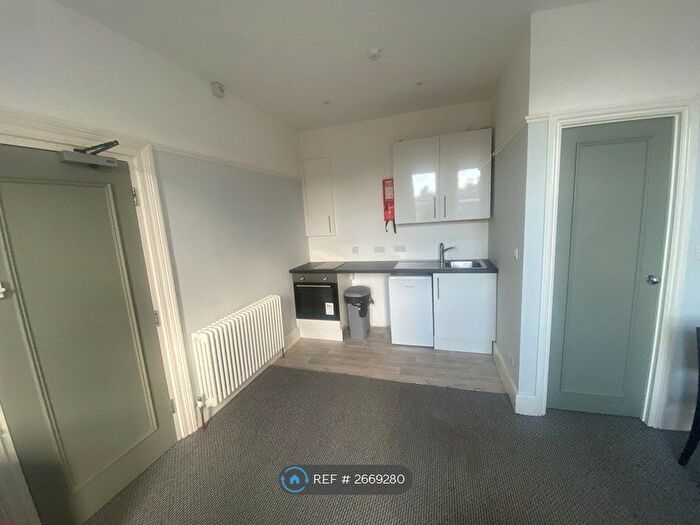 Studio To Rent In Waterden Road, Guildford, GU1