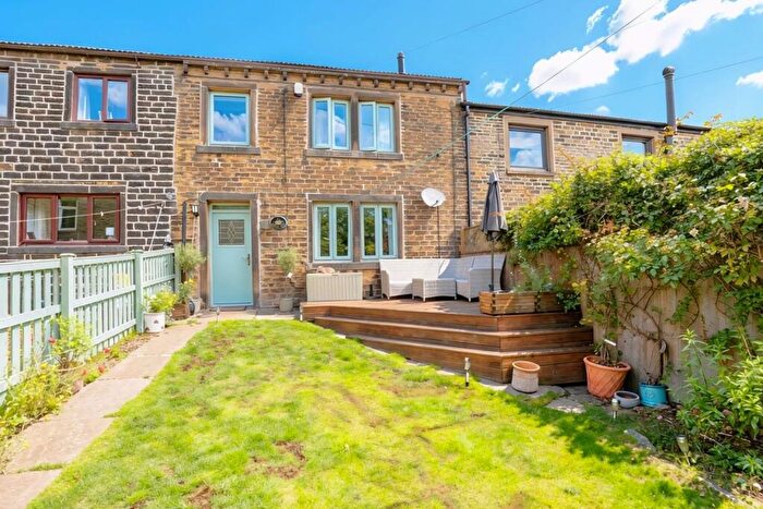 3 Bedroom Terraced House For Sale In Prescott Place, Stainland, HX4