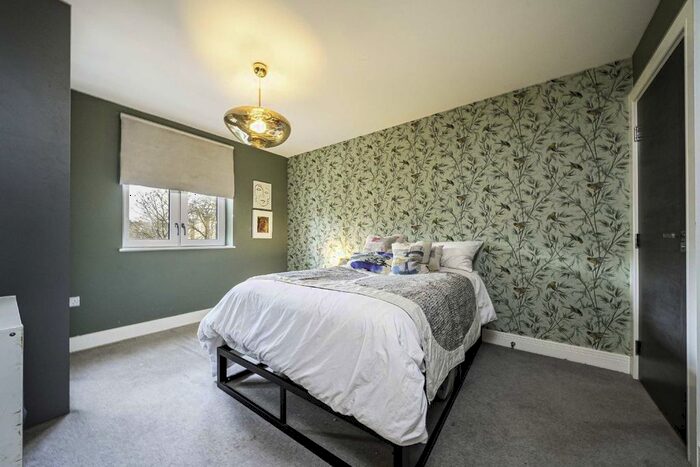 2 Bedroom Flat For Sale In Lion Wharf Road, Isleworth, TW7