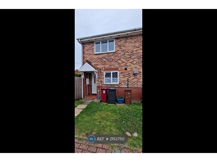 2 Bedroom Semi-Detached House To Rent In Fletcher Close, Scunthorpe, DN15