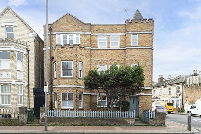 3 Bedroom Flat To Rent In Lower Richmond Road, Putney, SW15