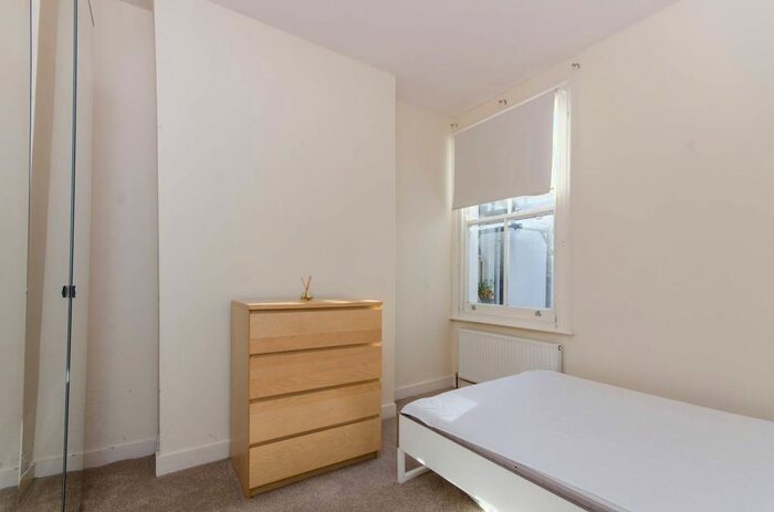 2 Bedroom Flat To Rent In Pathfield Road, Streatham Common, London, SW16