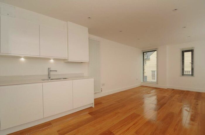 2 Bedroom Flat To Rent In Orleston Road, Islington, N7