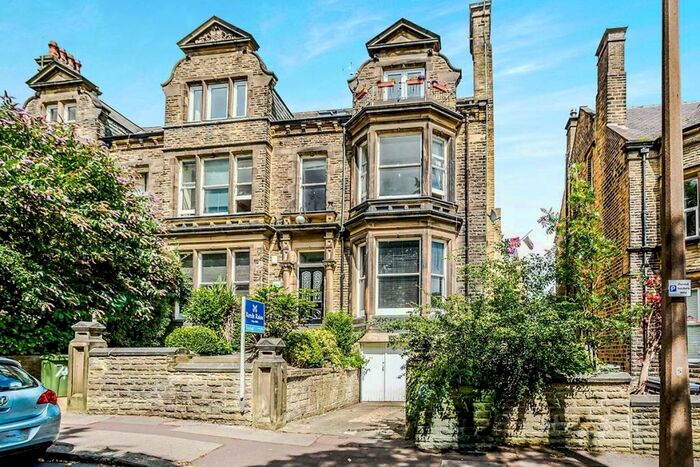 3 Bedroom Apartment To Rent In Park Drive, Huddersfield, HD1