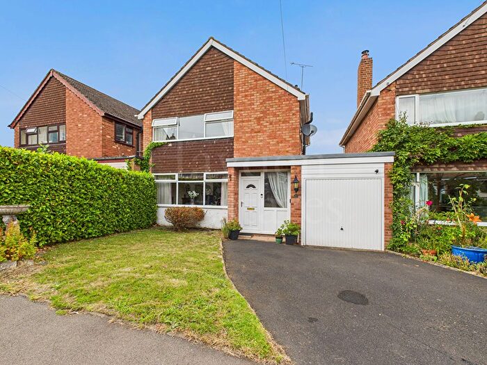 3 Bedroom Link Detached House For Sale In Ironside Close, Bewdley, DY12