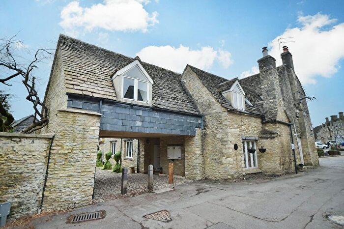 2 Bedroom Cottage To Rent In White Hart Court, Fairford, GL7