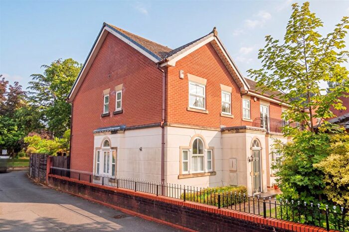 3 Bedroom End Terrace House For Sale In Edenhurst Drive, Timperley, WA15