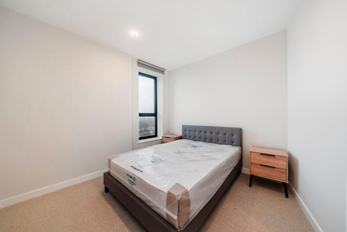 2 Bedroom Flat To Rent In Hanwell Square, London, W7