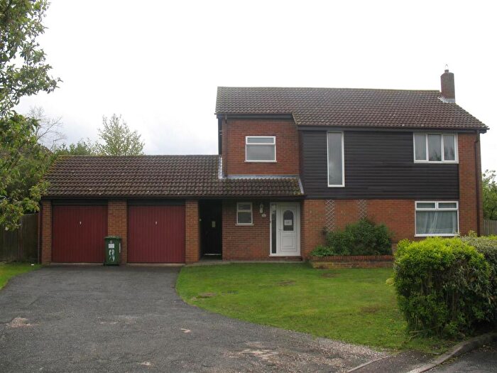4 Bedroom Detached House To Rent In Furzton, MK4