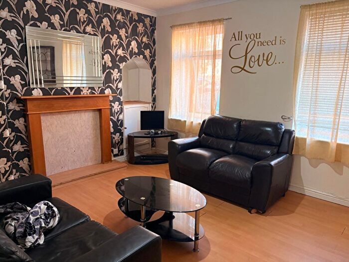 2 Bedroom Flat To Rent In West Pilton Rise, Pilton, Edinburgh, EH4