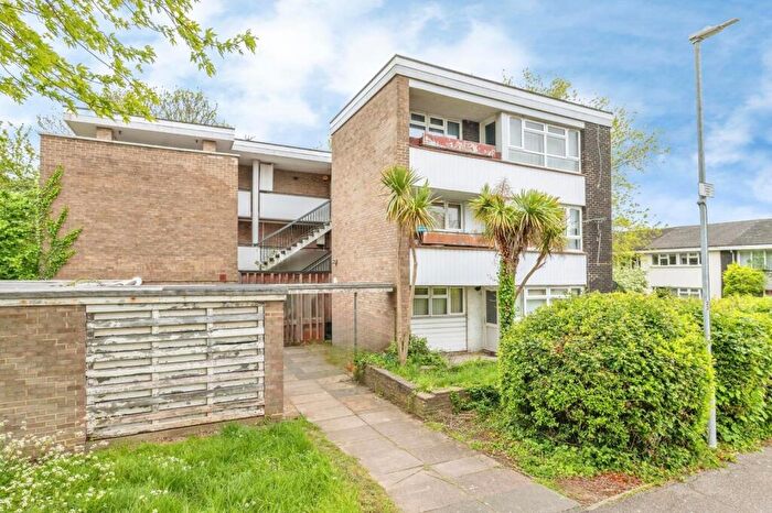 2 Bedroom Flat For Sale In Woolmer Green, Basildon, Essex, SS15
