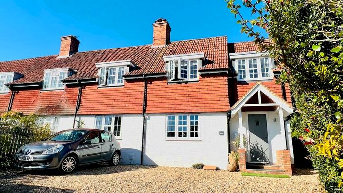 4 Bedroom Semi-Detached House To Rent In Tilmore Gardens, Petersfield, GU32